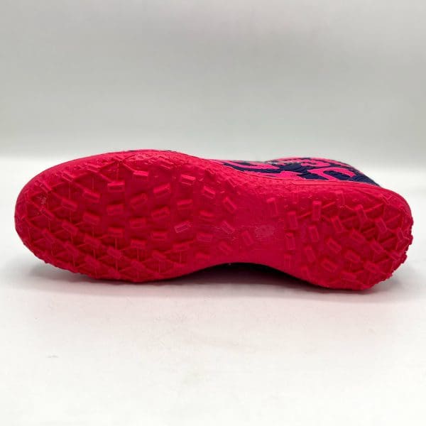کفش فوتبال مدل حرفه ای چمن مصنوعی رنگ بنفش