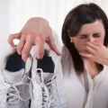 از بین بردن بوی پا با روش های خانگی و پزشکی