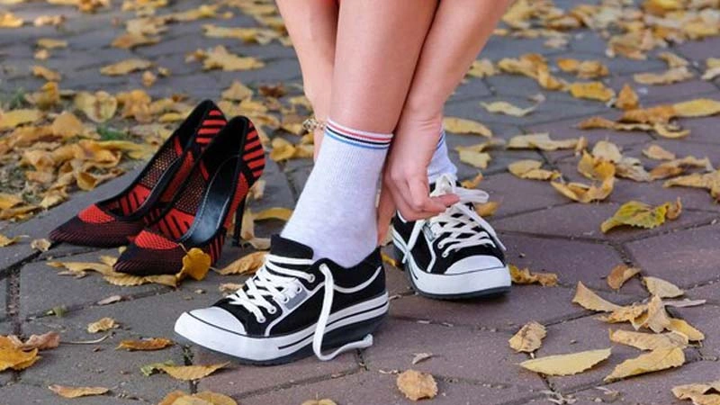 اصول ست کردن جوراب با کفش برای خانم ها